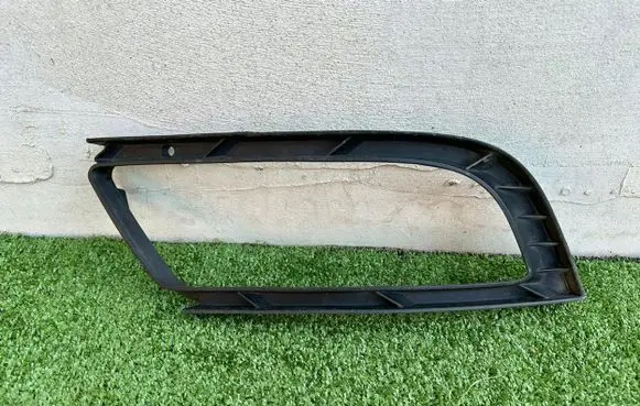Skoda Superb B6 (3T) Front fog light trim/grill 3T0807681
