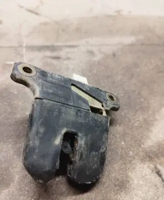 Audi A6 S6 C5 4B Tailgate/trunk/boot lock/catch/latch 4B5827505B