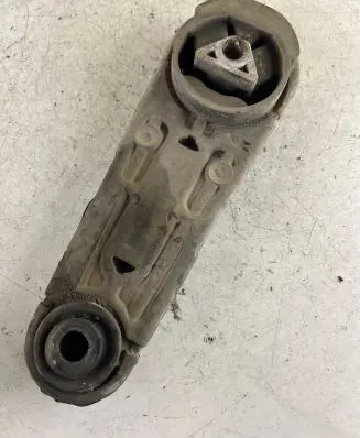 Nissan Micra Engine mount bracket