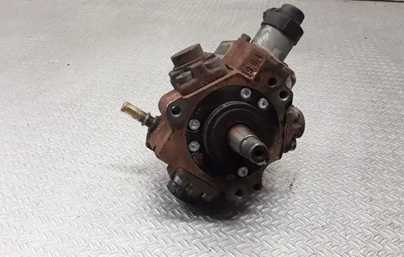 Ford Focus Fuel injection high pressure pump 0445010102 9656300380A