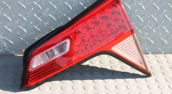 Tailgate rear/tail lights