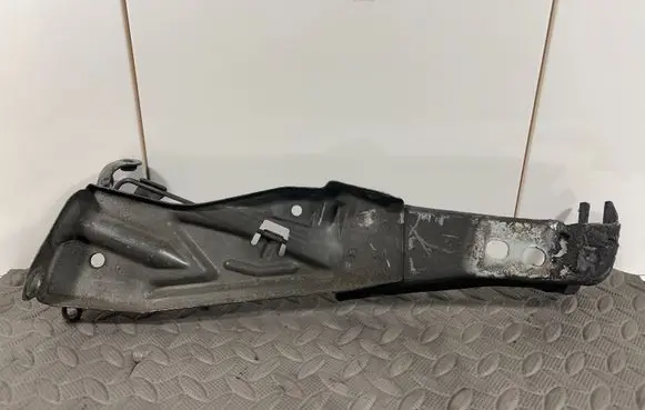 Audi A6 S6 C4 4A Radiator mount bracket 4A0805808