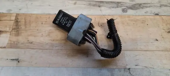 Ford C-MAX II Glow plug pre-heat relay 51299049
