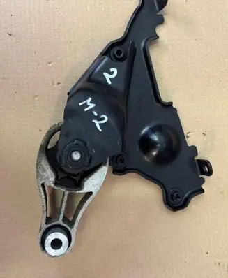 Engine mounting bracket