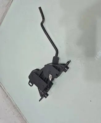 Mitsubishi Pajero Accelerator throttle pedal APM30018