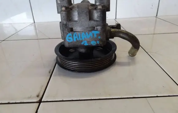 Mitsubishi Galant Power steering pump MR403335 25294060