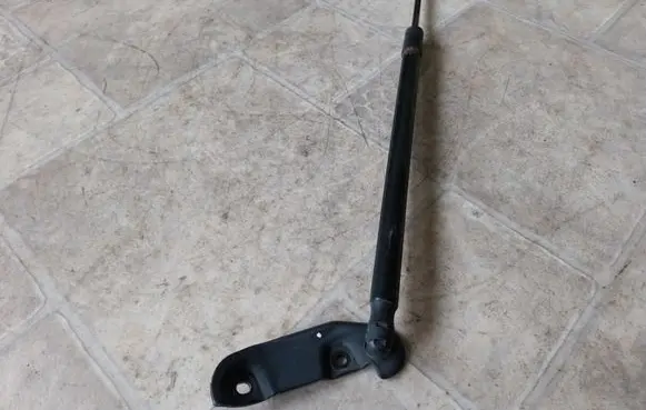 Volkswagen PASSAT B8 Shock absorber/damper mounting bracket 3G9827427