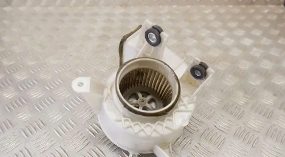 Toyota Prius (XW30) Hybrid/electric vehicle battery fan G923047020