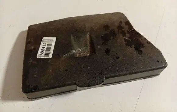 Toyota Avensis T270 Fuse box cover 8266205150