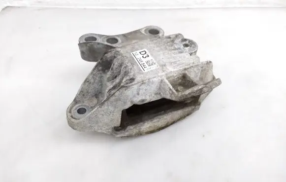 Opel Zafira C Engine mount bracket