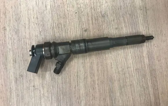 BMW 5 E60 E61 Fuel injector 14752