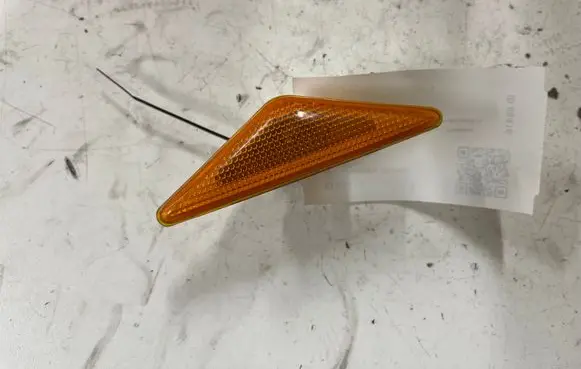 Ford Focus Front fender indicator light X84H3K354A