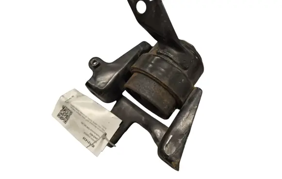Toyota Avensis T250 Engine mount bracket
