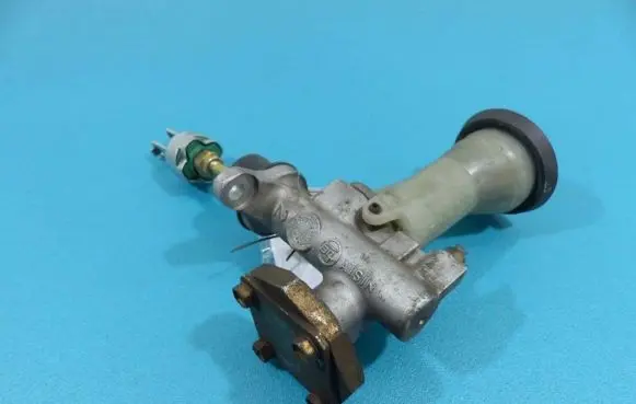 Clutch slave cylinder