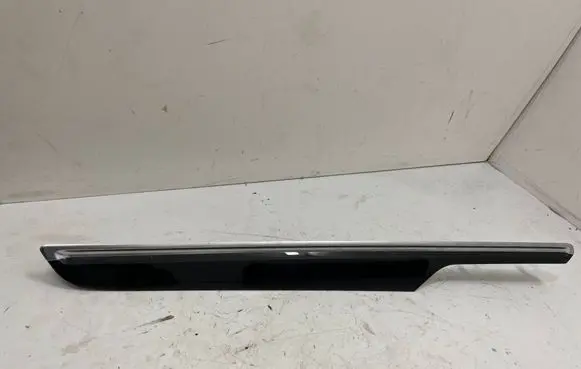 Porsche Macan (95B) Rear door trim (molding) 95B867061D 36165595