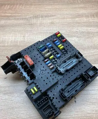 Volvo S60 Fuse module 30728512 28017881