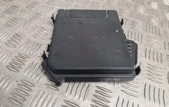 Renault Scenic III - Grand scenic III Fuse box cover 284C40002R