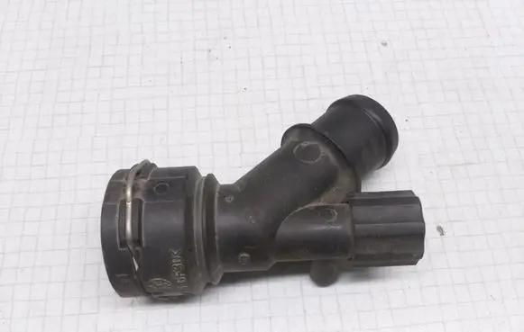 Engine coolant pipe/hose