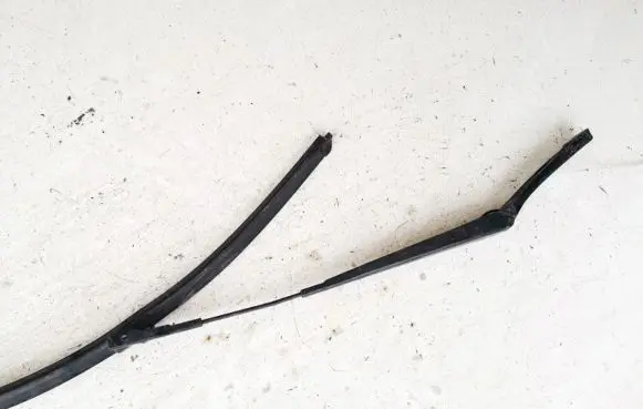 Skoda Octavia Mk2 (1Z) Front wiper blade arm 1z2955410a