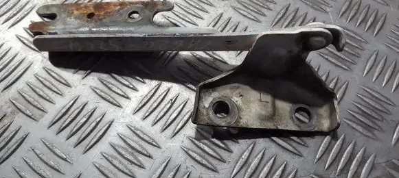 Engine bonnet/hood hinges