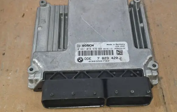 BMW 1 E81 E87 Engine control unit/module 7823420 0281014572 030356792