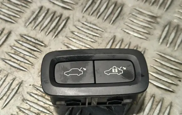 Volvo XC90 Tailgate/boot open switch button 31376890