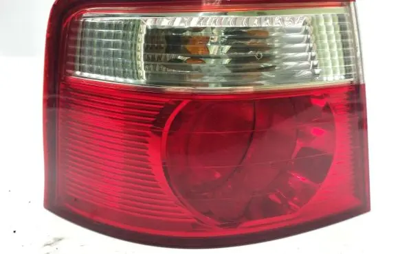 KIA Carens I Rear/tail lights