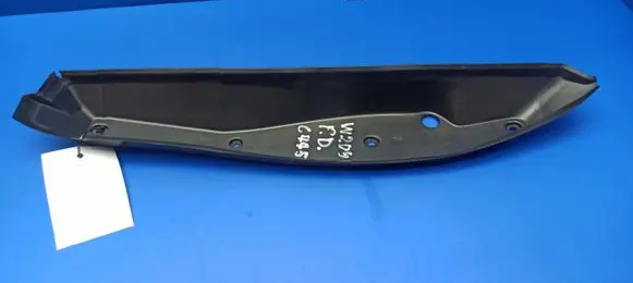 Mercedes-Benz C W204 Fender end trim A2048890225 BBP159002