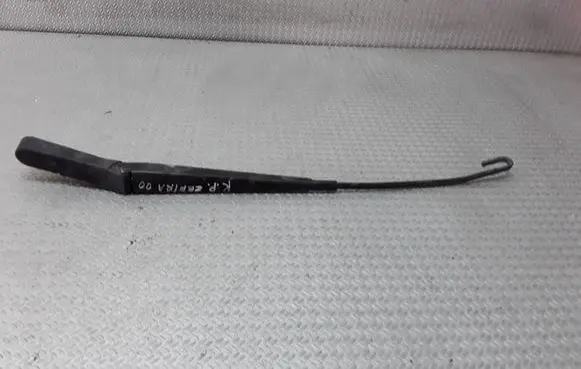 Opel Zafira A Front wiper blade arm 90582557LH