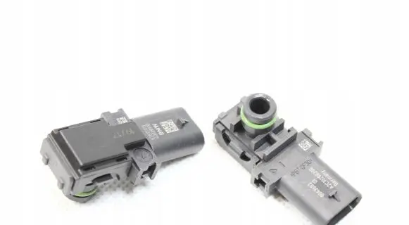BMW X5 G05 Fuel pressure sensor 8043682