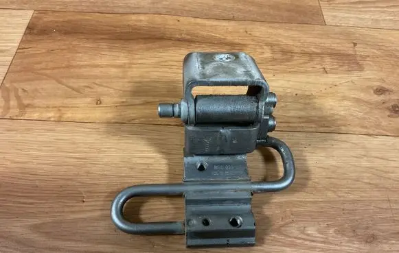 Audi A6 S6 C6 4F Rear door lower hinge 8E0833411