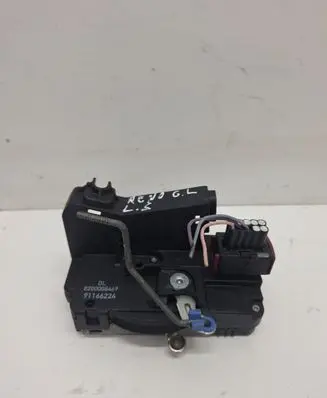 Opel Vivaro Loading door lock 8200008469