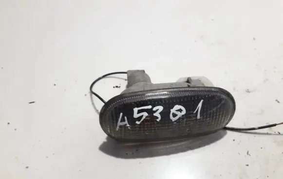 Mitsubishi Galant Front fender indicator light 018039