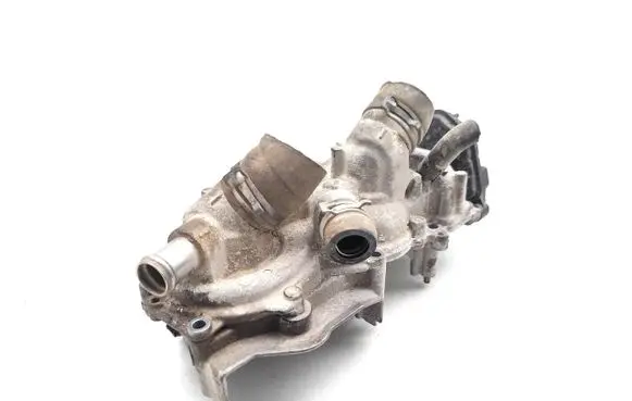 Volkswagen Polo VI Water pump 05E121042F