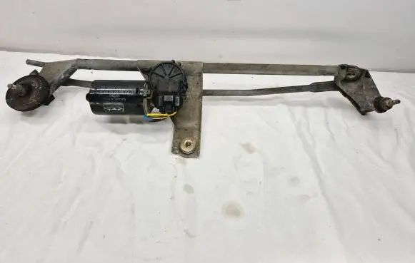 Volvo S70 V70 V70 XC Front wiper linkage and motor 9169321 0390241133 058980415