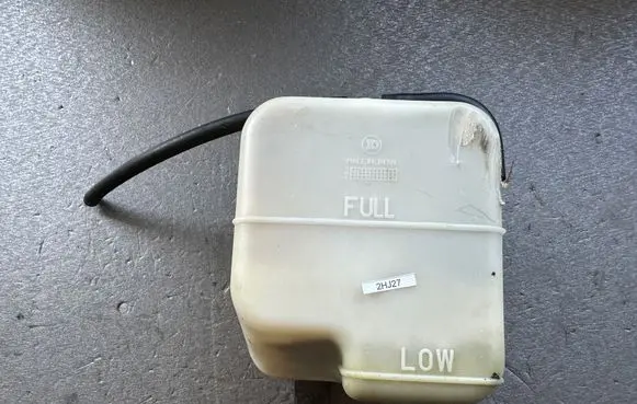 Toyota Land Cruiser (FJ60) Coolant expansion tank/reservoir 1648090A00