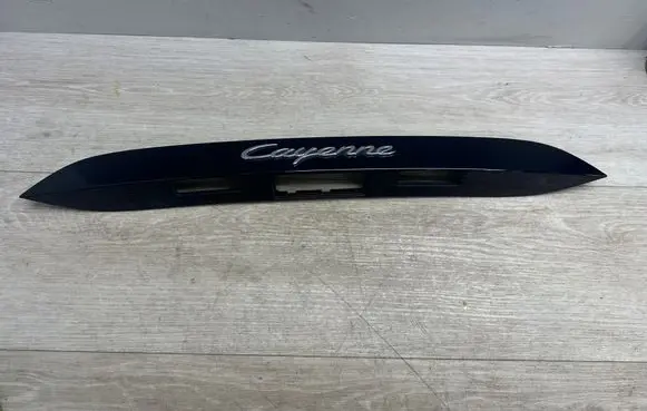 Porsche Cayenne (9Y0 9Y3) Rear light center trim bar blend 9Y0827574A 9Y0827574B 9Y0827574BG2X