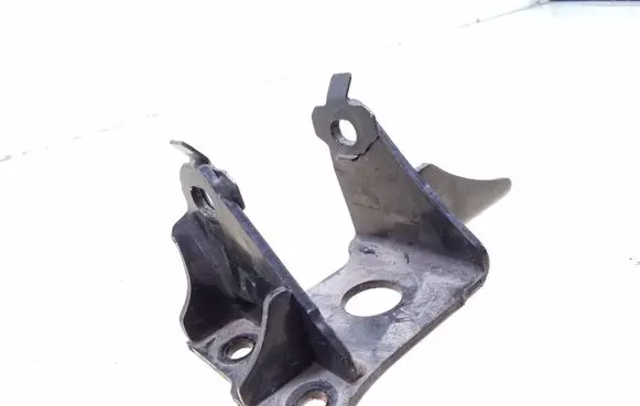 Toyota Prius (XW30) Engine mounting bracket