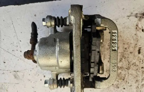 Nissan X-Trail T30 Rear brake caliper