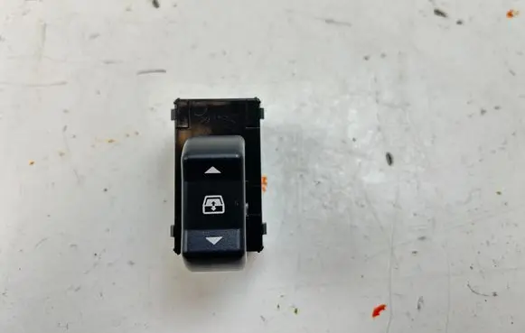Mitsubishi L200 Electric window control switch 8608A208