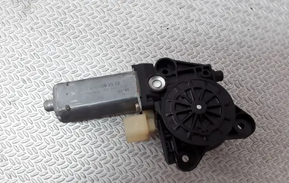 Mercedes-Benz C W203 Rear door window regulator motor A2038202942