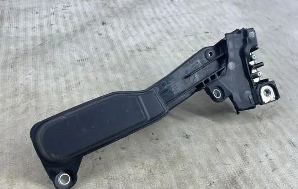 BMW 5 G30 G31 G38 Current control relay 9339825 426910