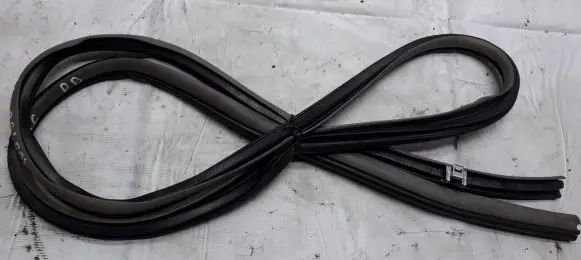 Toyota Yaris Rubber seal front coupe door 