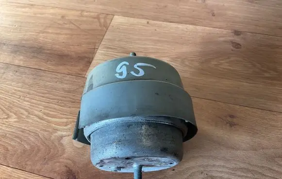 Engine mount bracket