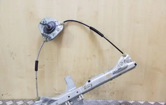 Rear door manual window regulator