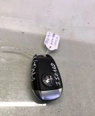 Alfa Romeo Giulia Ignition key/card 