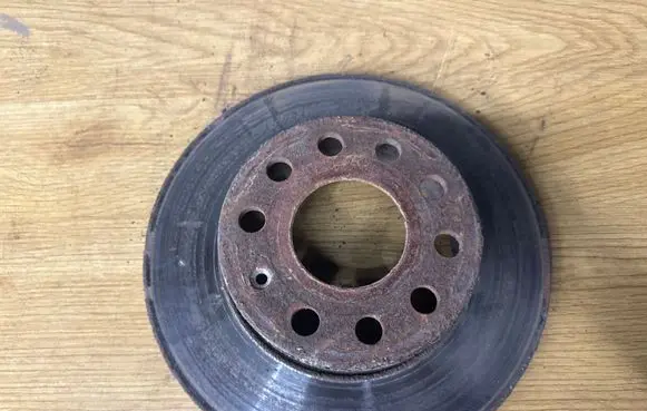 Volkswagen Golf V Rear brake disc