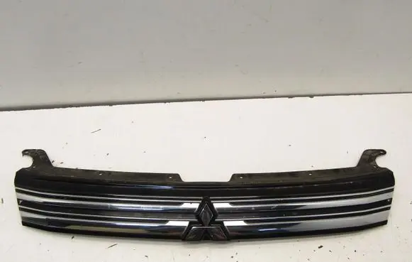 Mitsubishi Outlander Front bumper upper radiator grill 7450A643