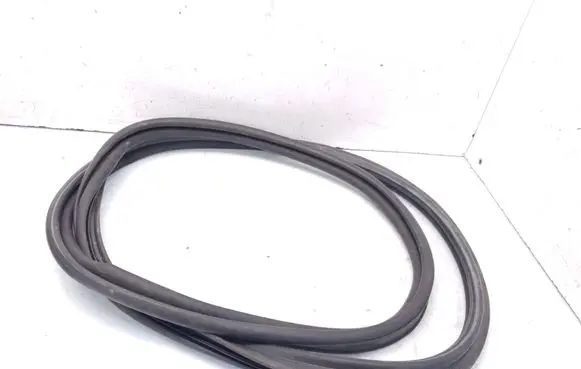 Renault Clio IV Trunk rubber seal (body) 