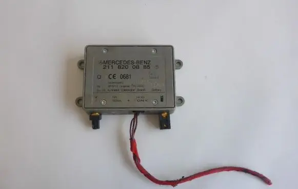 Mercedes-Benz CLK A209 C209 Antenna control unit A2118200885